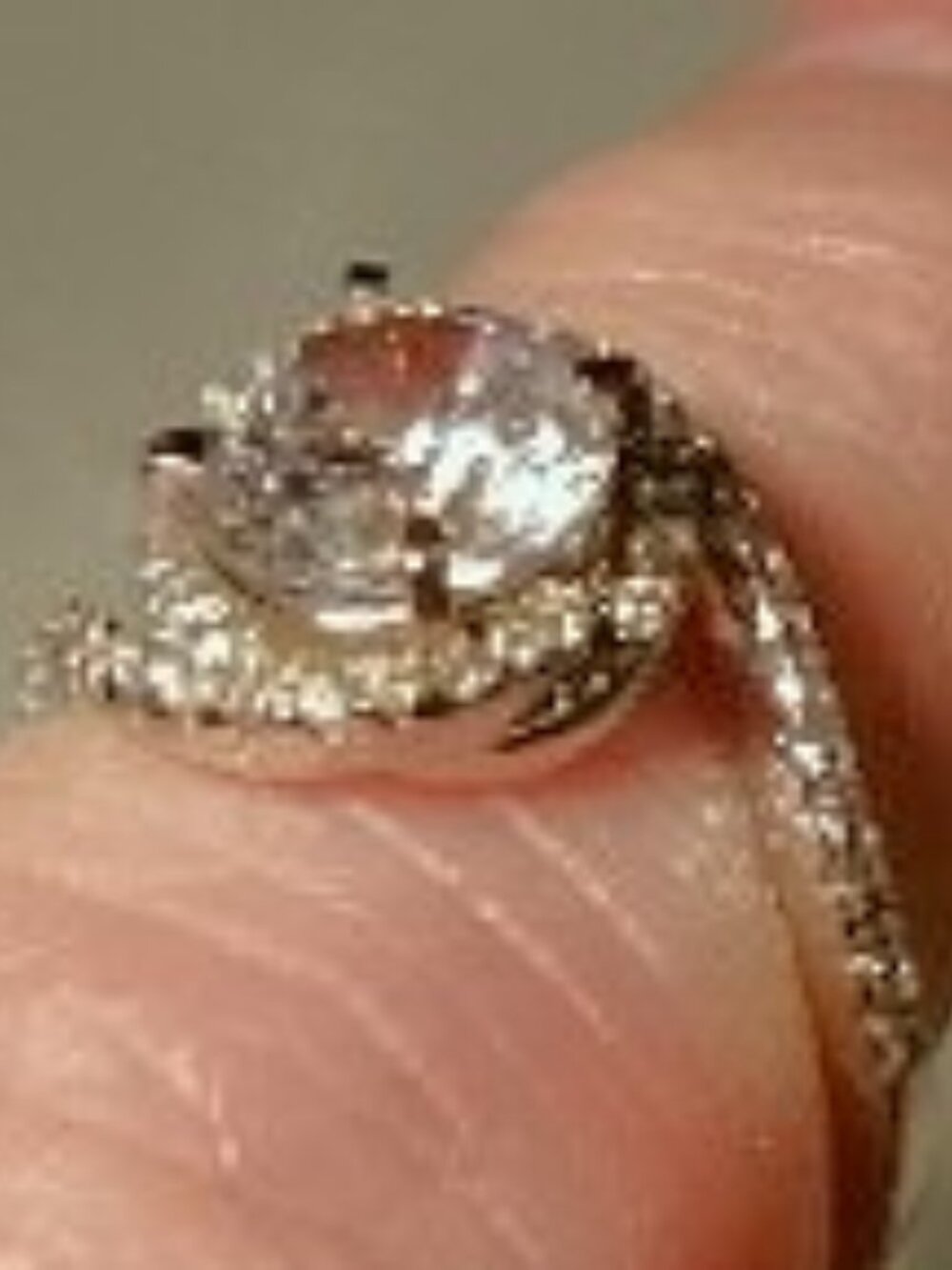 Women's 925 Silver Band with Round Cut Cubic Zirconia Stone**Sparkly**Gorgeous**